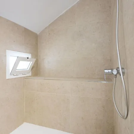 Moderne Mit Meerblick Und Pool By Interhome Апартаменты