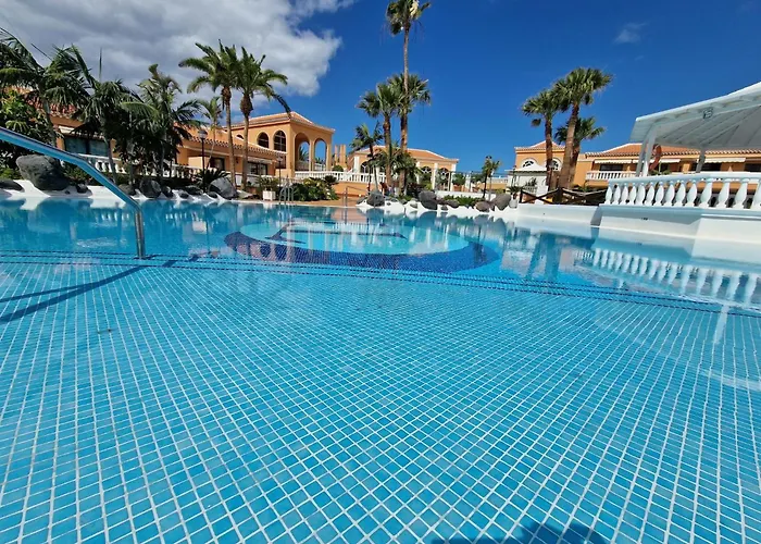 Moderne Mit Meerblick Und Pool By Interhome شقة