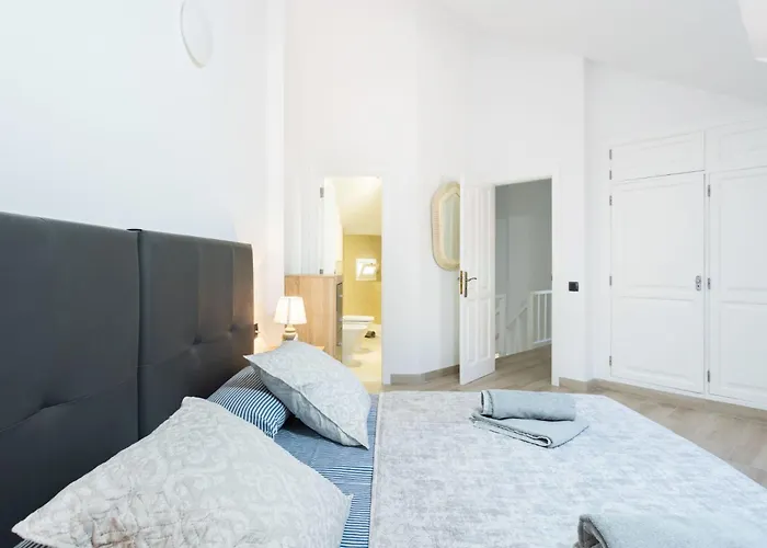 شقة Moderne Mit Meerblick Und Pool By Interhome *