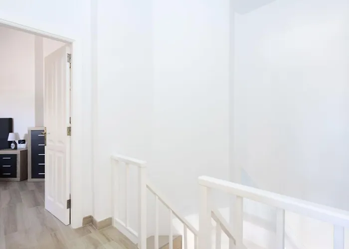 Moderne Mit Meerblick Und Pool By Interhome شقة