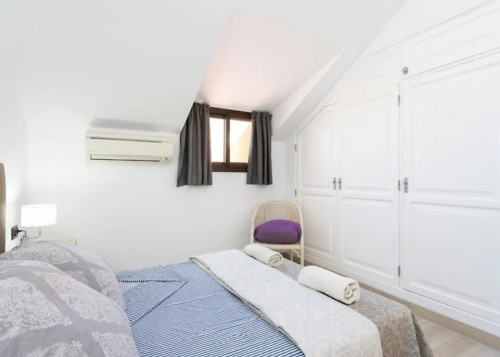 Moderne Mit Meerblick Und Pool By Interhome شقة