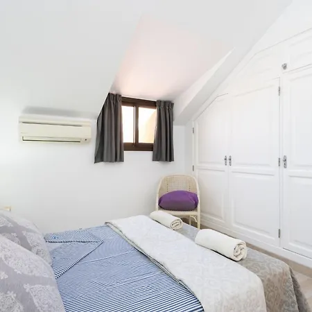 Moderne Mit Meerblick Und Pool By Interhome Apartmán